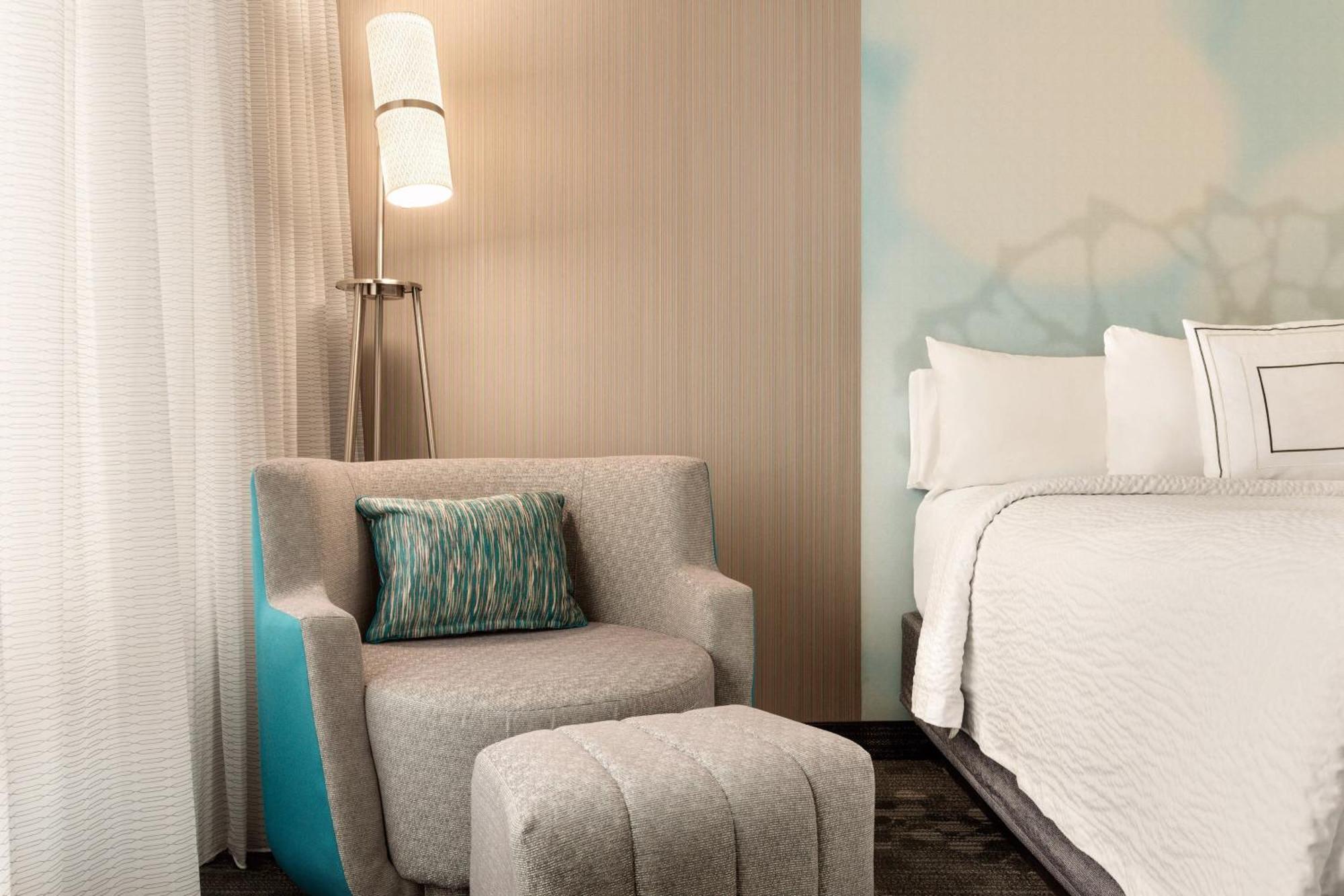 Courtyard By Marriott Topeka Exterior photo