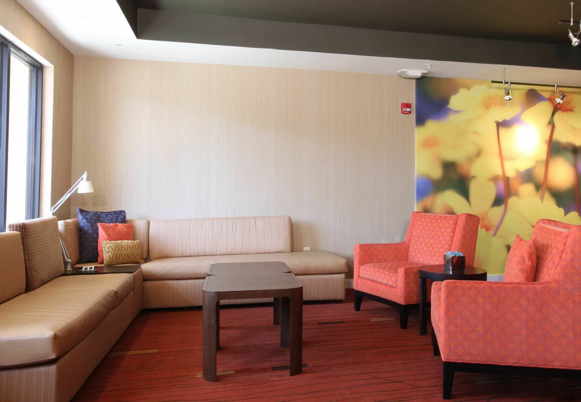 Courtyard By Marriott Topeka Exterior photo